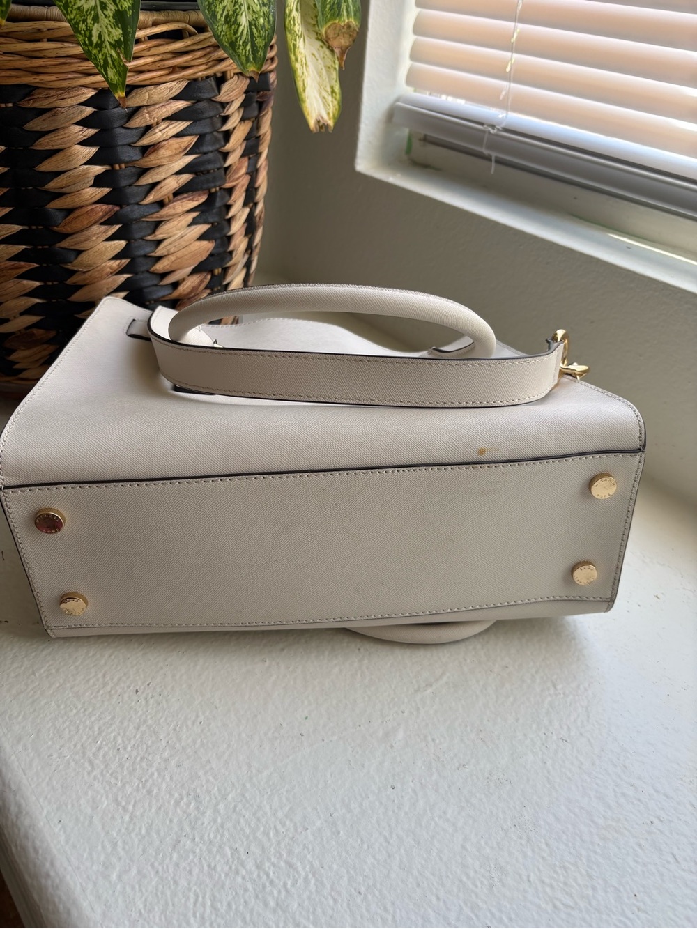 Michael Kors cream white Saffiano Satchel with Gold Hardware shoulder bag - Picture 6 of 8